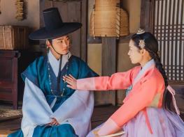 '가슴이 뛴다' 옥택연-윤소희, 아슬아슬 눈맞춤 공개! ‘설렘 폭발’ 기사 이미지