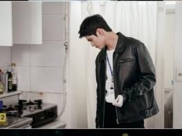 '힘쎈여자 강남순' 옹성우, 엘리트 경찰 ‘강희식’으로 완벽 변신...첫 스틸 공개! 기사 이미지