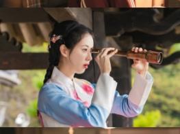 '남주의 첫날밤을 가져버렸다' 서현, 시공간 넘나드는 차선책 역으로 깨발랄 매력 발산! 기사 이미지