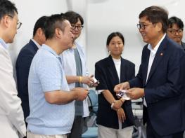 문체부, 한국 영화산업 위기를 기회로, 정부의 적극적인 지원 의지 밝혀 기사 이미지