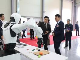 '요리하는 로봇' 시대 연다… 농식품부, 전국 1호 '식품로봇 푸드테크 연구지원센터' 포항서 준공 기사 이미지